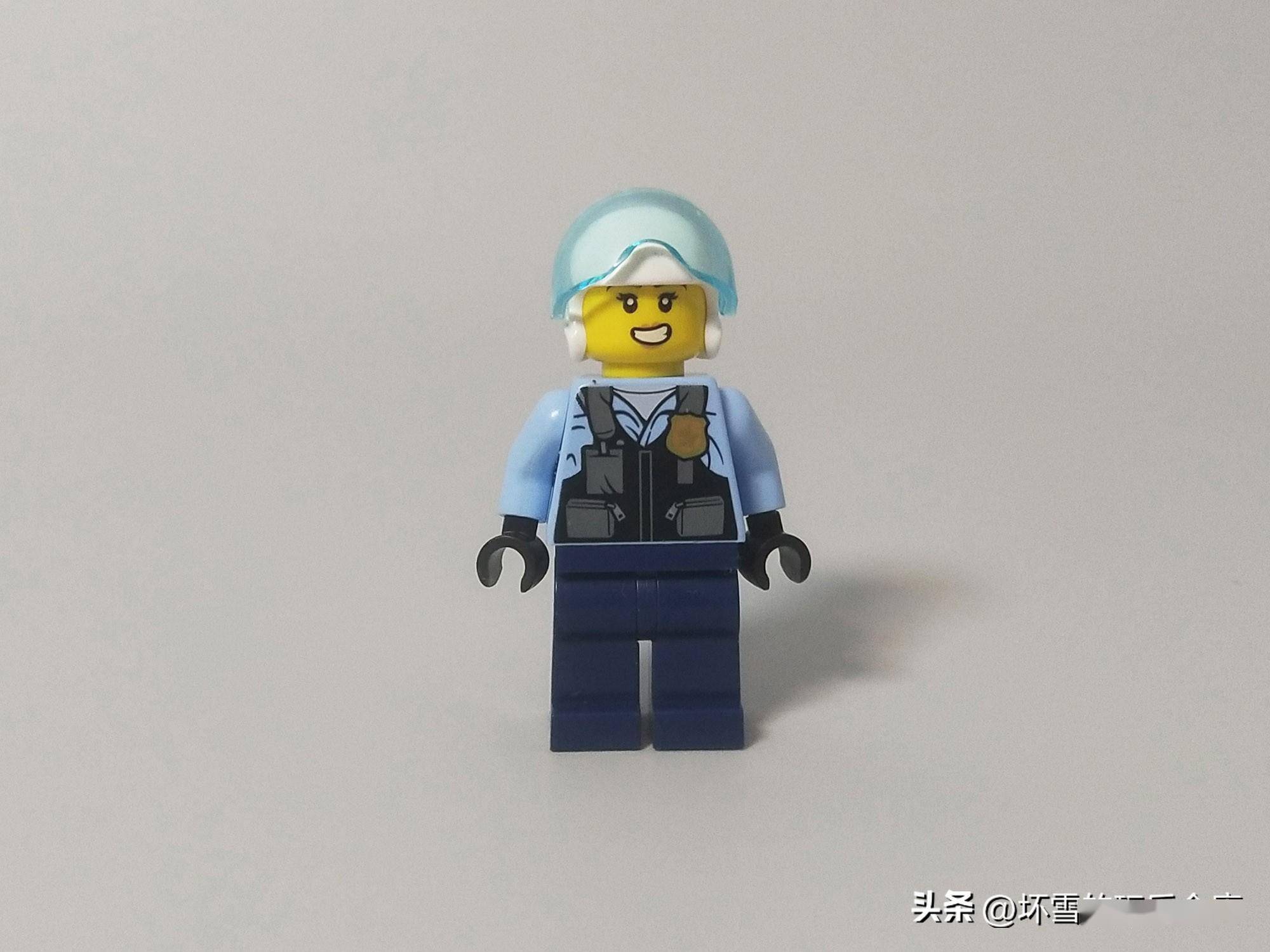 同行的下属,空中警察明星人物,女警察如琪·帕特纳.