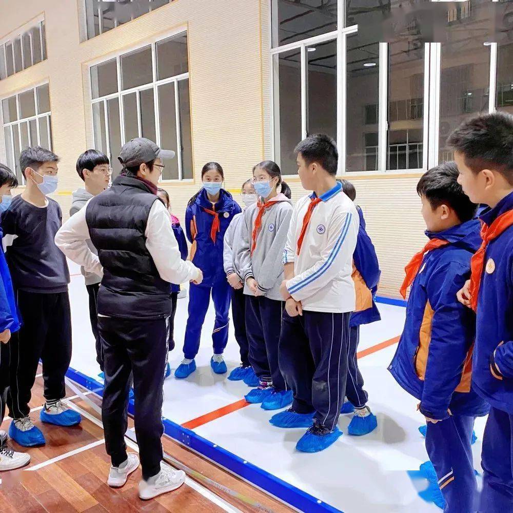 长桥中学学生在市陆地冰壶锦标赛中获佳绩_运动_冰雪_训练