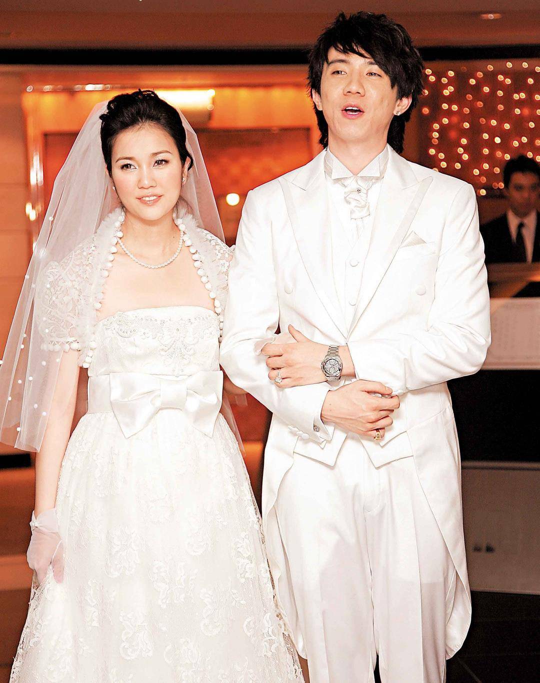 盘点香港娱乐圈十大模范夫妻,曾被群嘲"吃软饭"的他也上榜了!