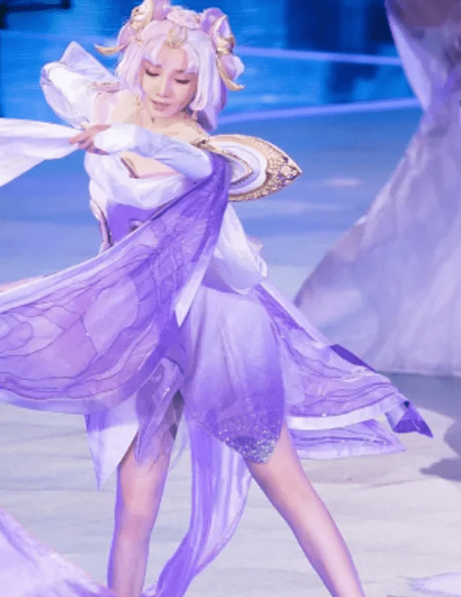 女明星cos峡谷英雄:杨超越的露娜很普通,看到嫦娥:这是真人版吗?