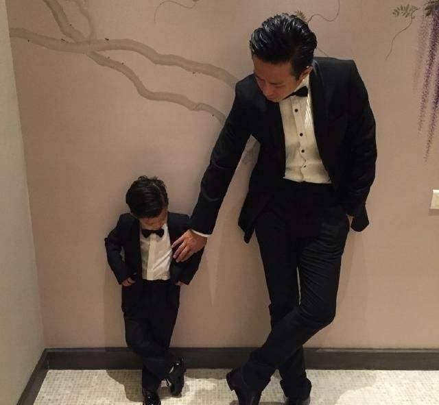 邓超孙俪和两个孩子同框,父子装比情侣装还要精彩_爸爸_儿子_宝宝