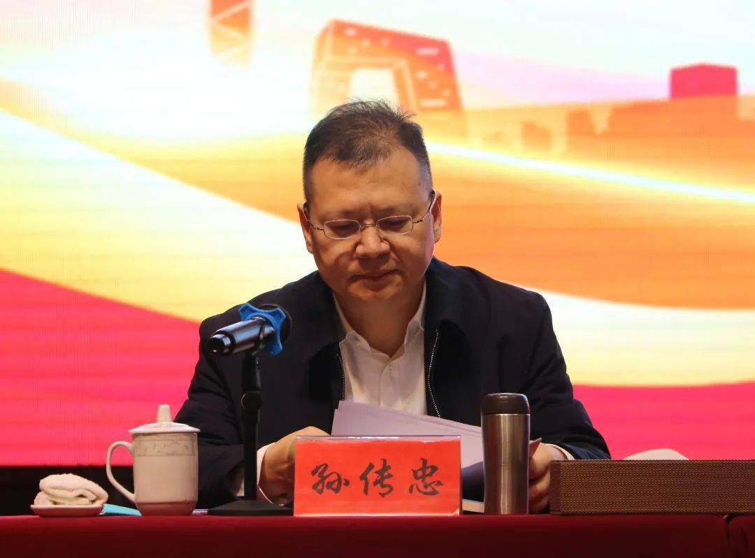 孙传忠在报告中总结了五年来的教育系统关工委工作,近五年来,市教育