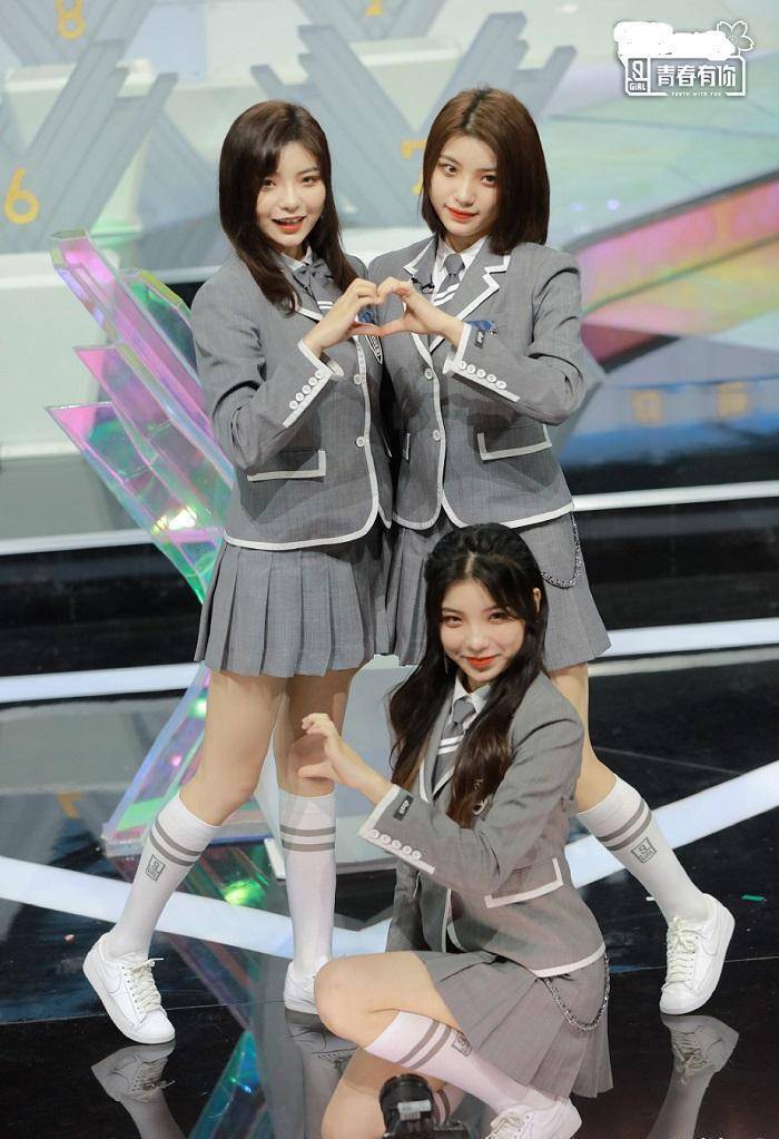 《青你2》同样是比心入场,虞书欣很可爱,四胞胎却成为笑话_申洁_时候