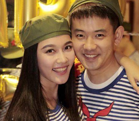 在她事业发展很好的情况下,孙骁骁的男朋友李响离开了湖南电视台,其实