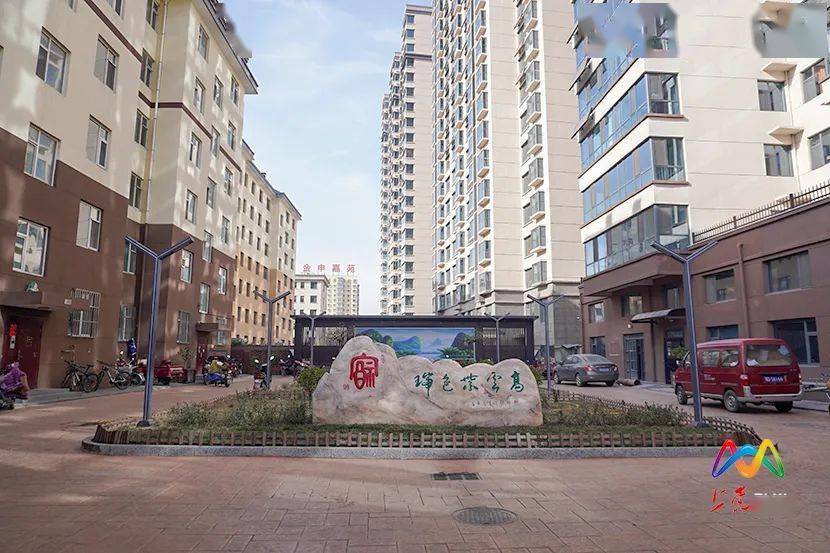 以实际行动推动各项举措落地生根,区行政审批局在民生大厦二楼政务