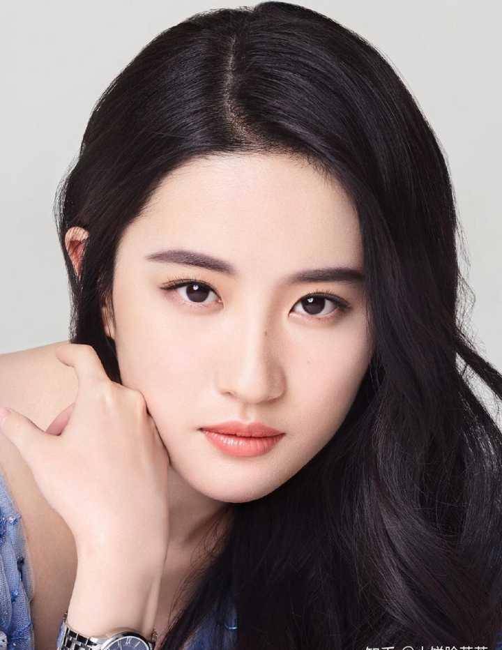 现实里有没有刘亦菲这个级别的美貌的人?_眼睛_皮肤_气质