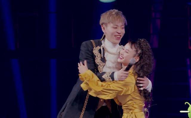 这就是街舞:杨文昊一个举动,黄子韬感动捂脸,韩庚:千玺你还小_舞台_易