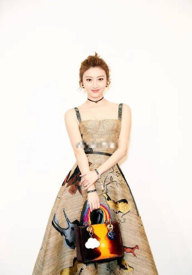 原创景甜angelababy同框比美,两位"人间富贵花"贵气十足_荣华富贵