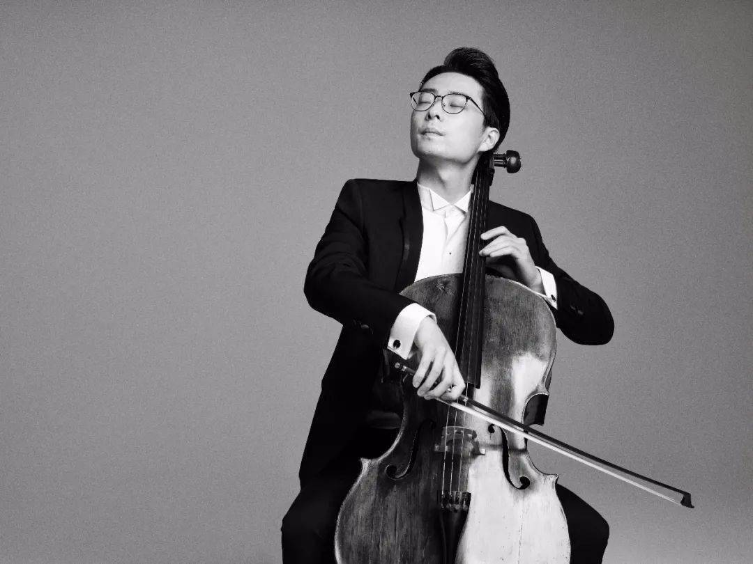 除了独奏以及与钢琴合作,12月25日,莫漠又将在东艺