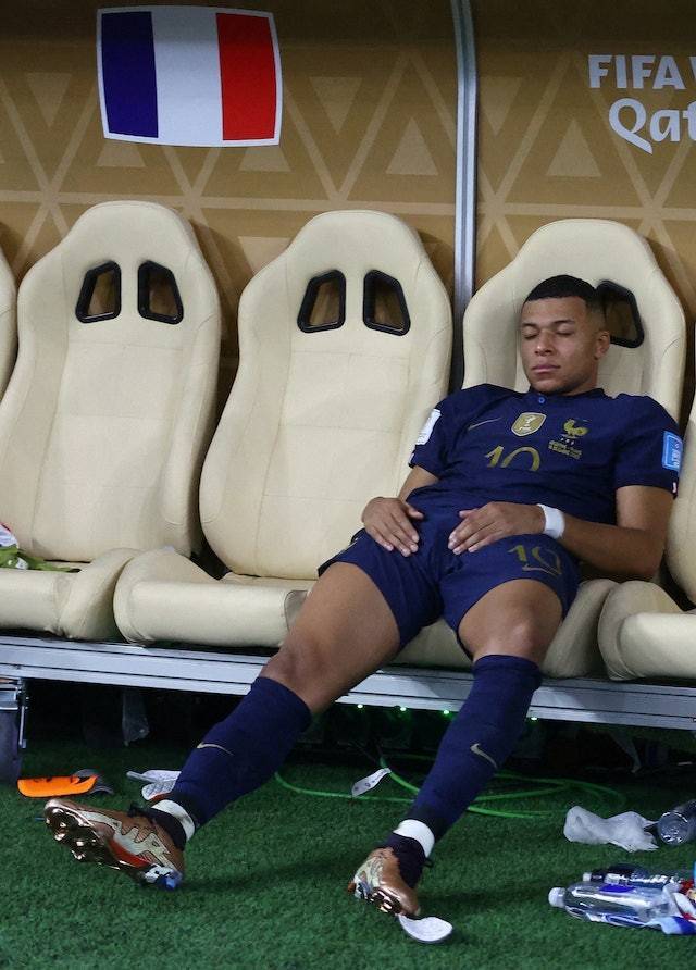 姆巴佩差点攻陷梅西登基大典!球坛新王者青出于蓝!_世界杯_法国_决赛