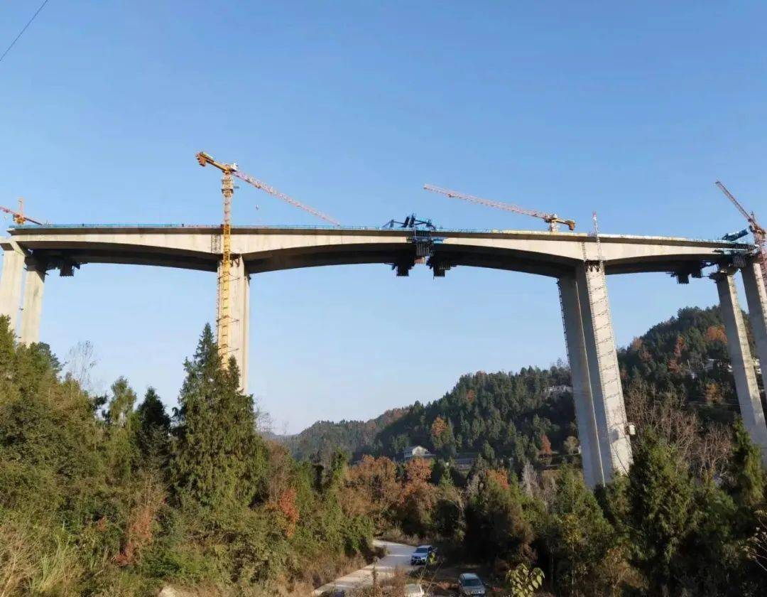 苍巴高速控制性工程白驿镇大桥右跨顺利合龙!_施工_高速公路_三公司