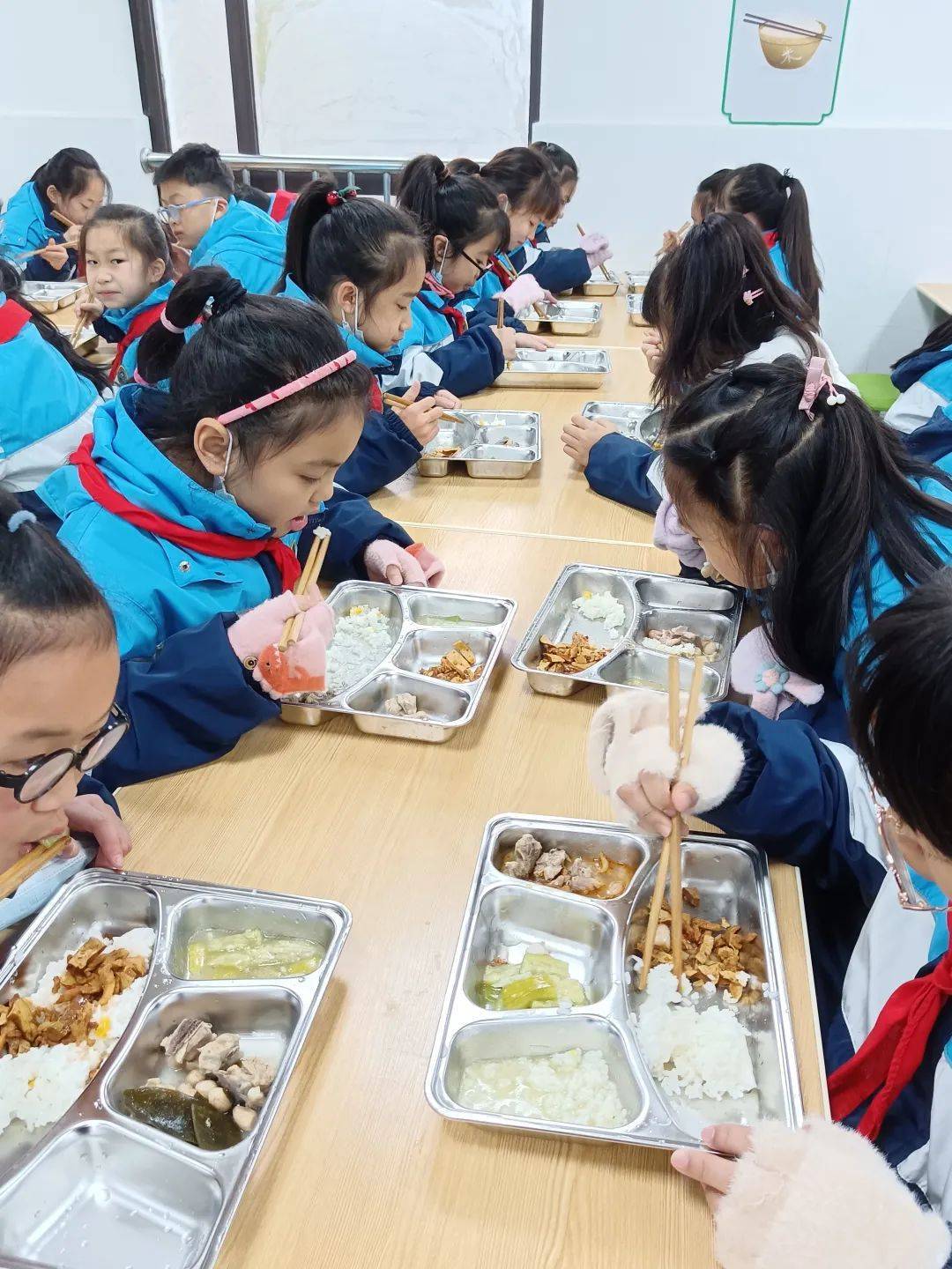 盛典展播丨36所学校有了新食堂,"好好吃饭,天天向上"_彭州_用餐_饭菜