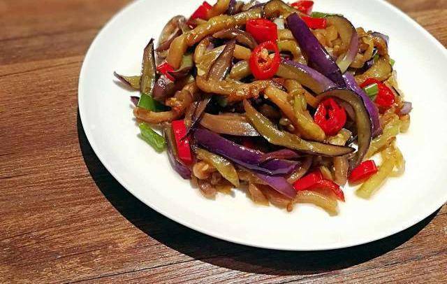 家常炒茄丝超美味的做法,好吃又下饭,越吃越香!_茄子_红糖_维生素