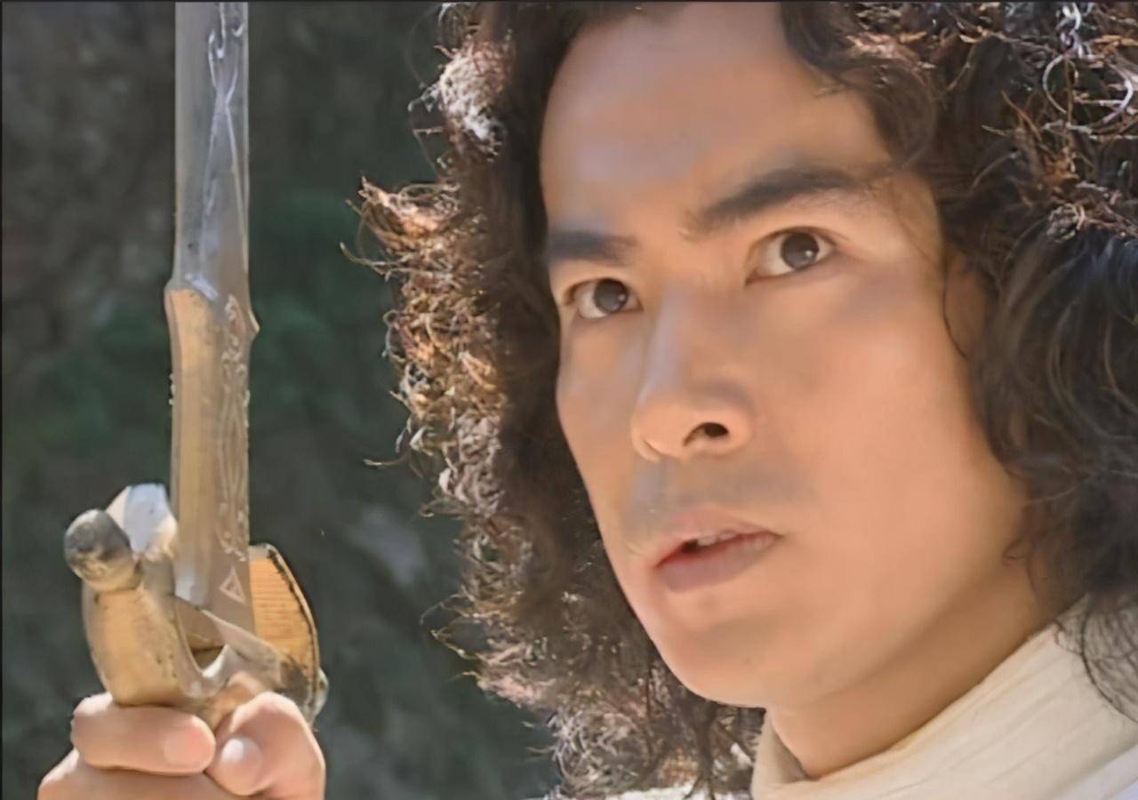 武侠剧中要"特殊血脉"使用的七大神兵,射日弓上榜,孔雀翎第三_神剑