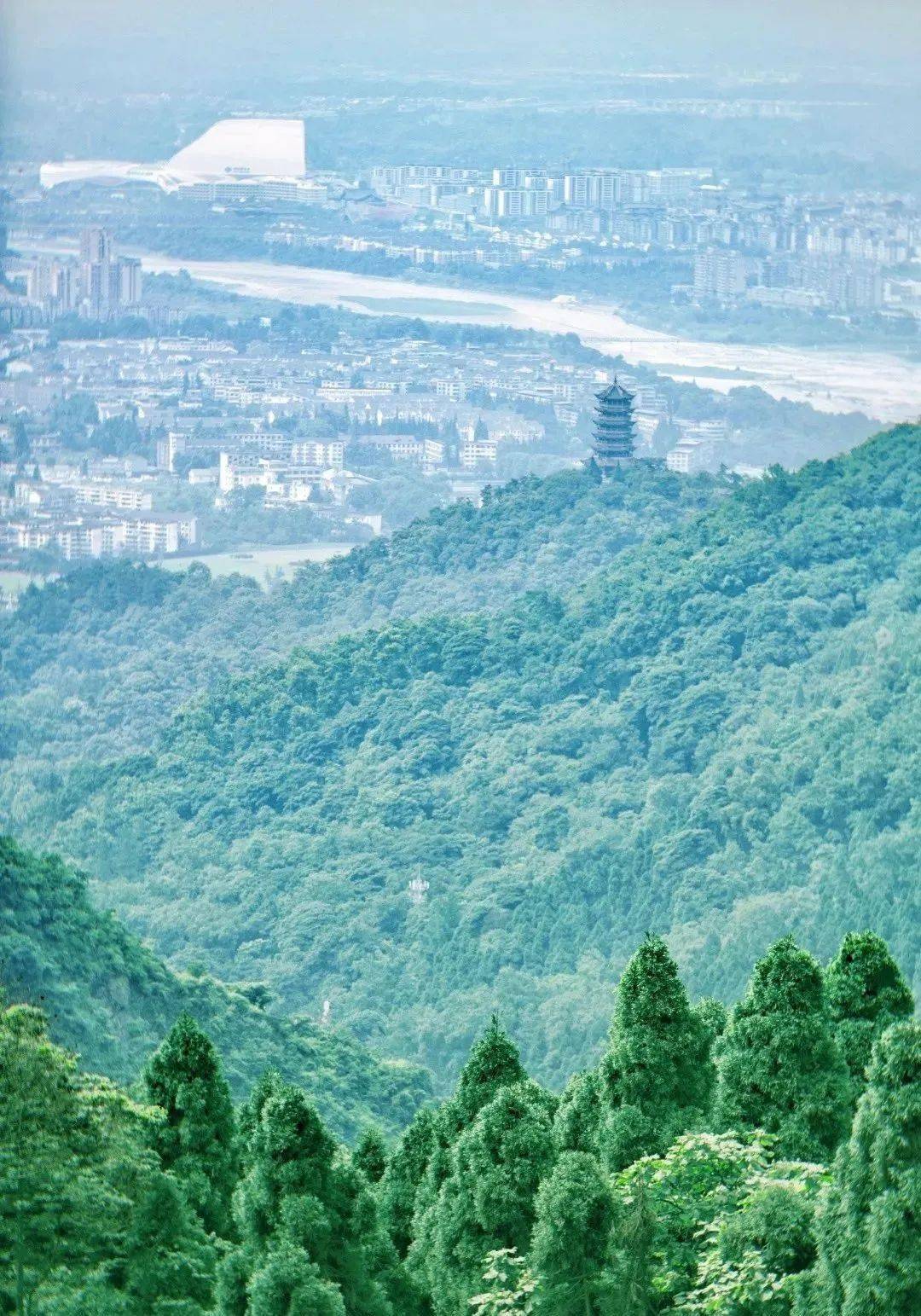 爬山赏景寻野趣～都江堰这几座山,每座都有不同的风景.