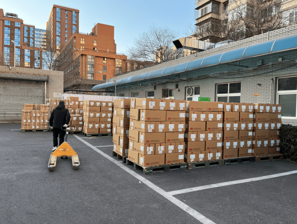 探访北京防疫药品"中转站":药品从入库核验到出库配送,不到4小时_华润