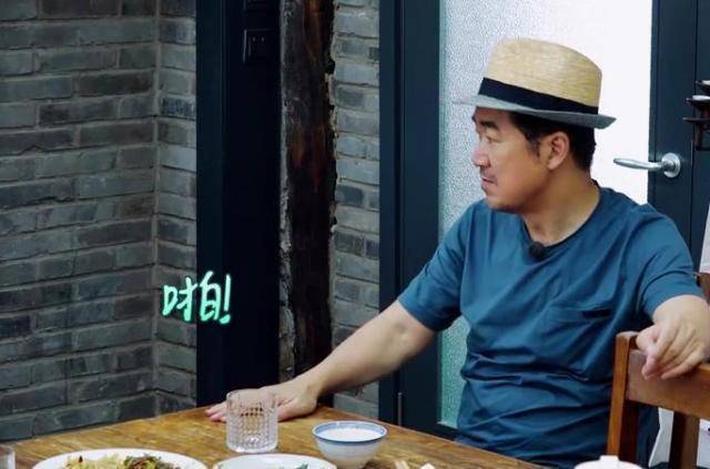 《幸福三重奏》张国立吃饭拍桌子说话,邓婕直言不讳这么做很反感_妻子