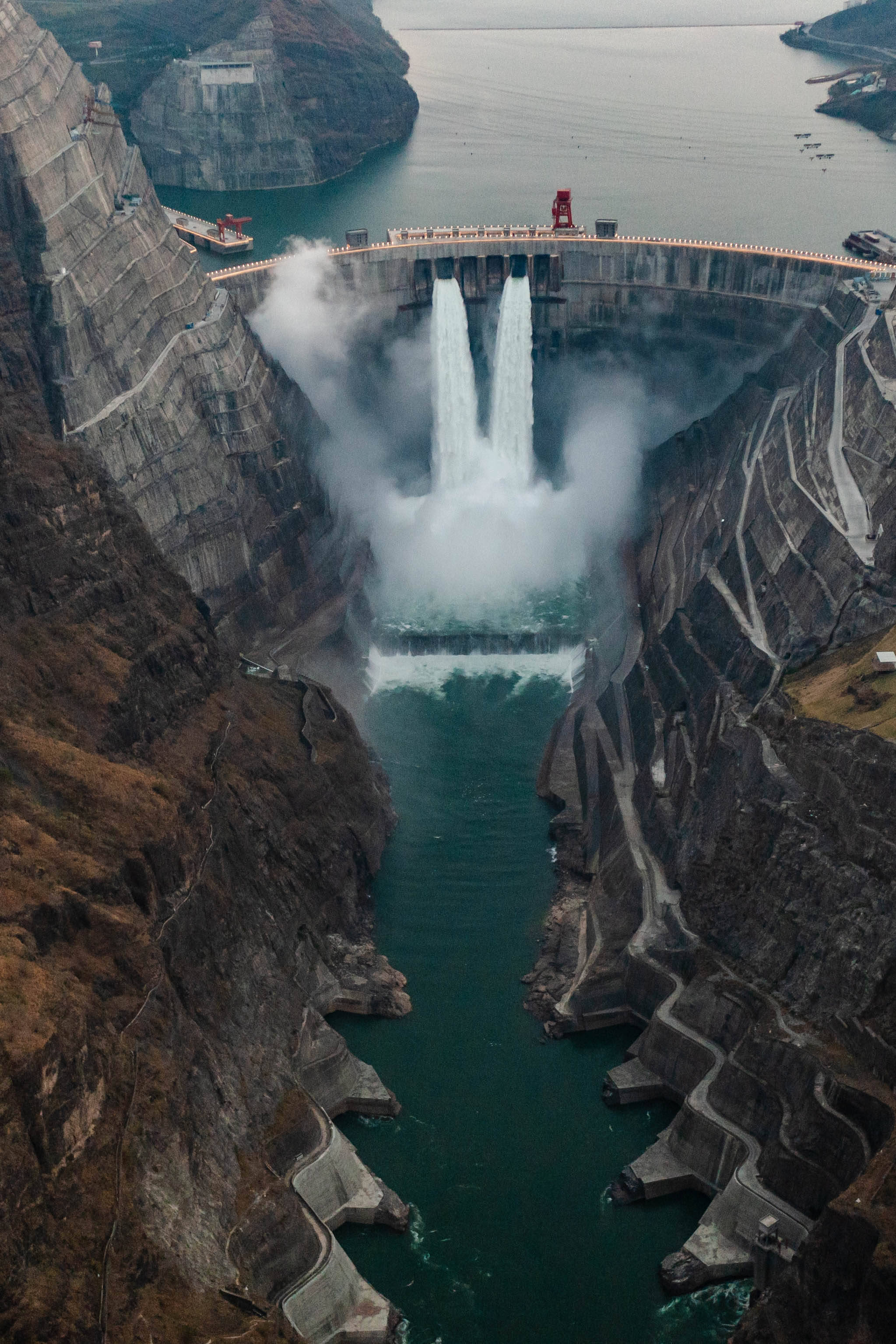 白鹤滩水电站全景图片