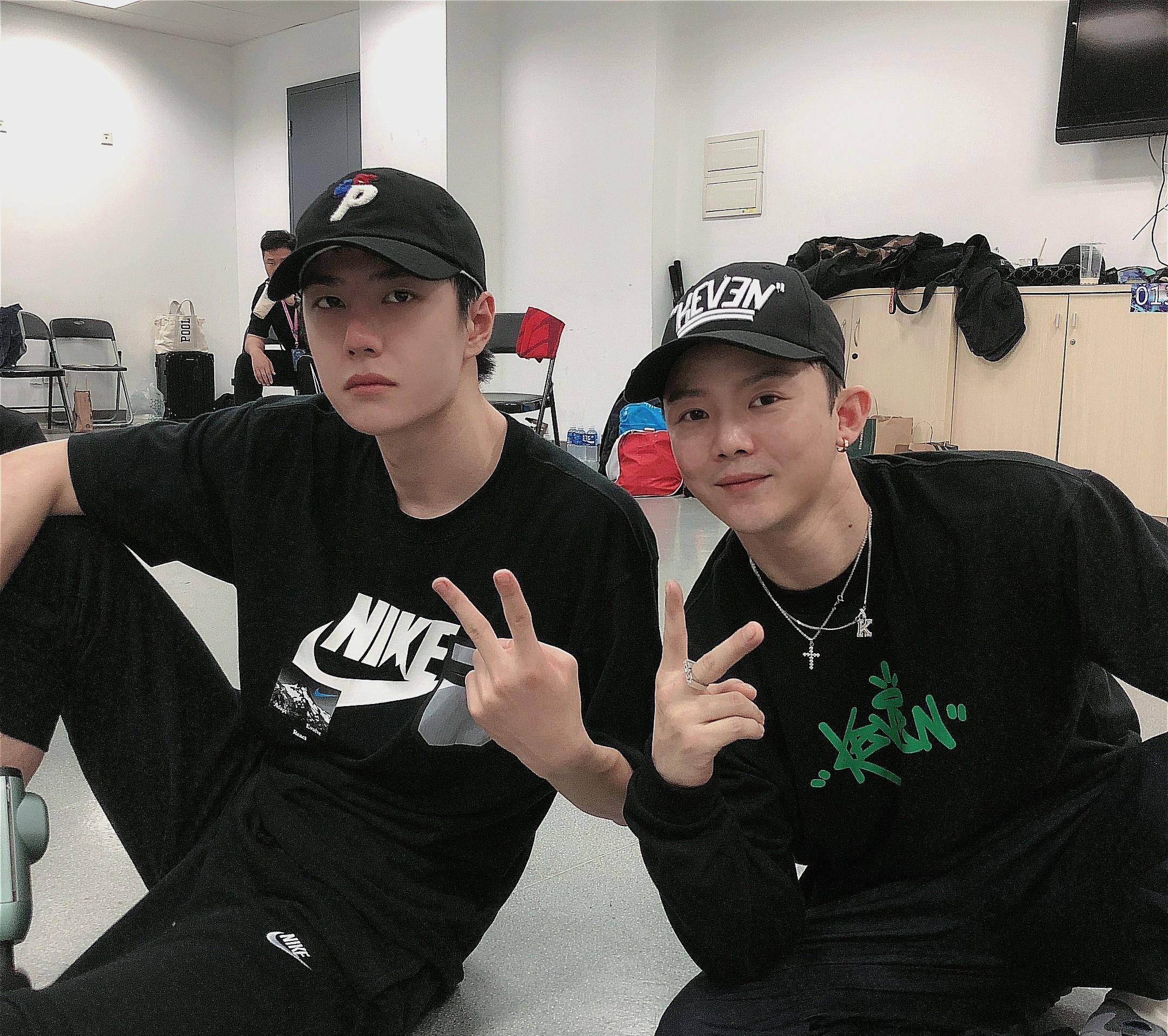 王一博开心得像个孩子_bboy_战队_结果