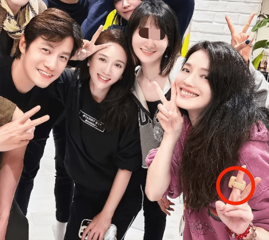 陈乔恩夫妇家中宴请明星好友,富豪老公亲自下厨,甜蜜搭档很恩爱_艾伦