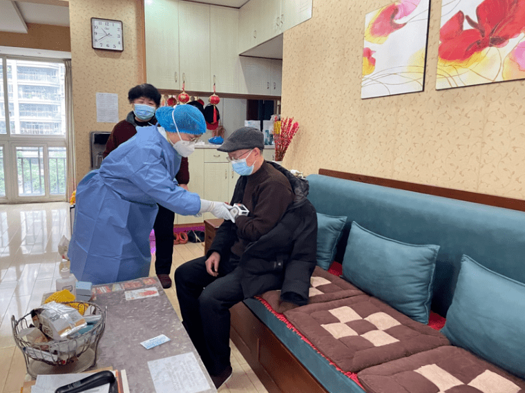两江新区：家庭医生上门 当好群众“健康管家”_服务_社区_医疗
