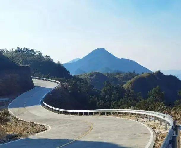 信宜网红大山公路火爆网络,上级党媒聚集关注._建设_茶山镇_贵子镇