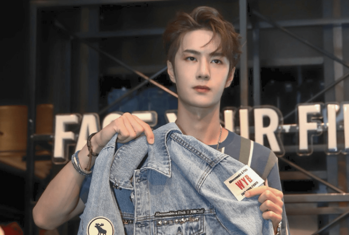 王一博瞎起哄,追着女生不放惨被揍,险些找经纪人_王萌黎_时候_花絮