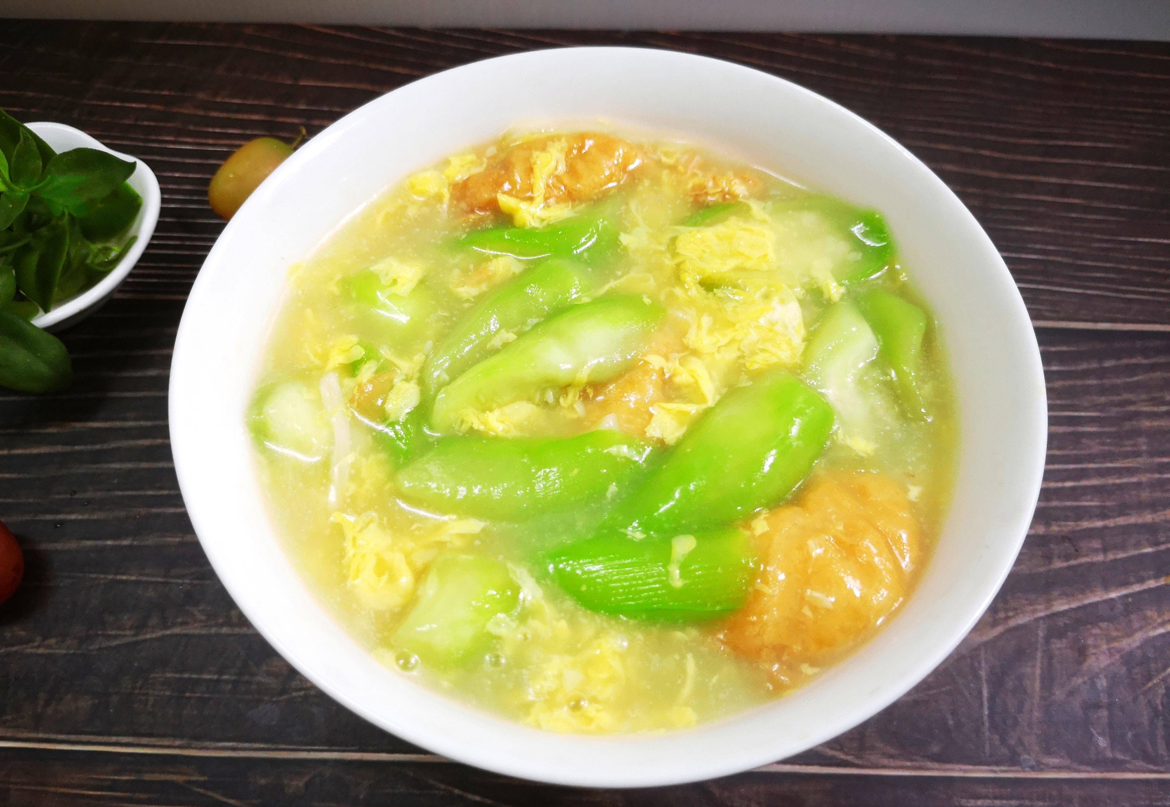 大厨教你这3个窍门,从此炒丝瓜翠绿鲜嫩惹人馋_美容_海米_备用