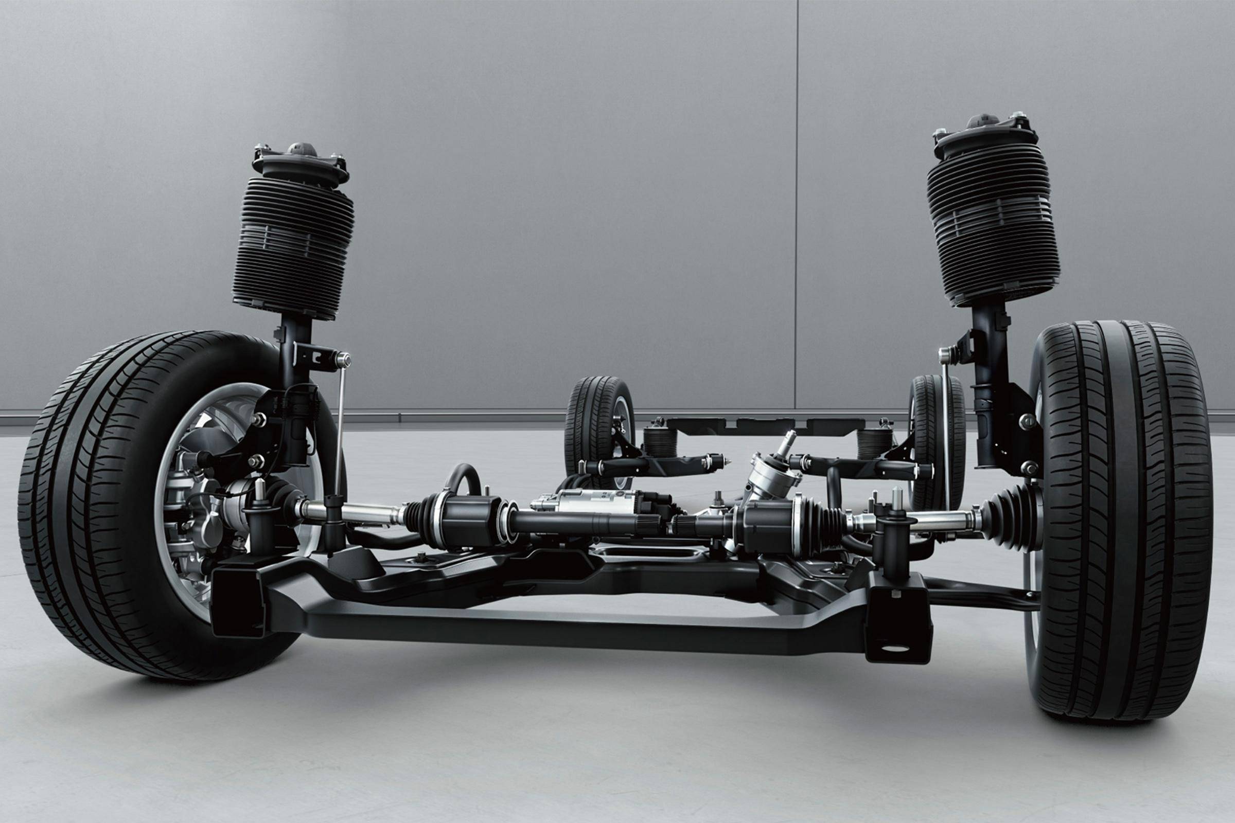 这里要特别提一下奔驰v级的悬挂,其前悬挂为麦弗逊式独立悬挂,后悬挂