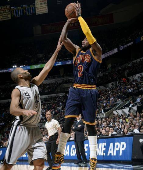 加时怒飙11分,全场57分3篮板5助攻,那时的他,詹皇都得给球_凯里-欧文