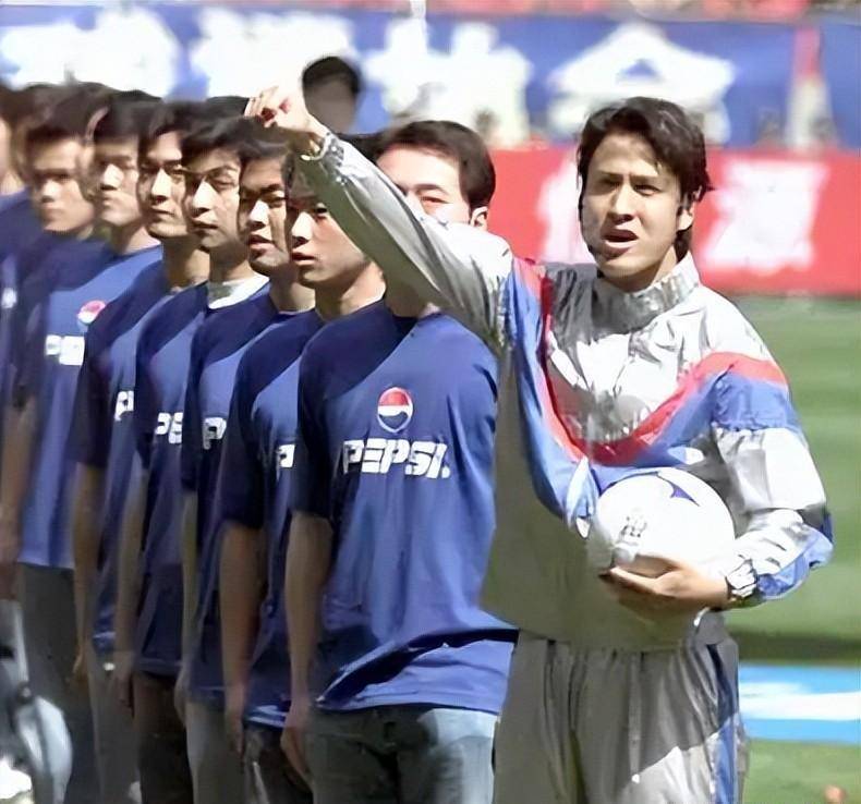 前国脚祁宏曾因贿赂入狱5年,如今两鬓花白,46岁仍奔赴足球事业_国足