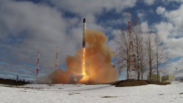 俄防长称明年部署“萨尔马特” 普京：将继续提升“核三位一体”