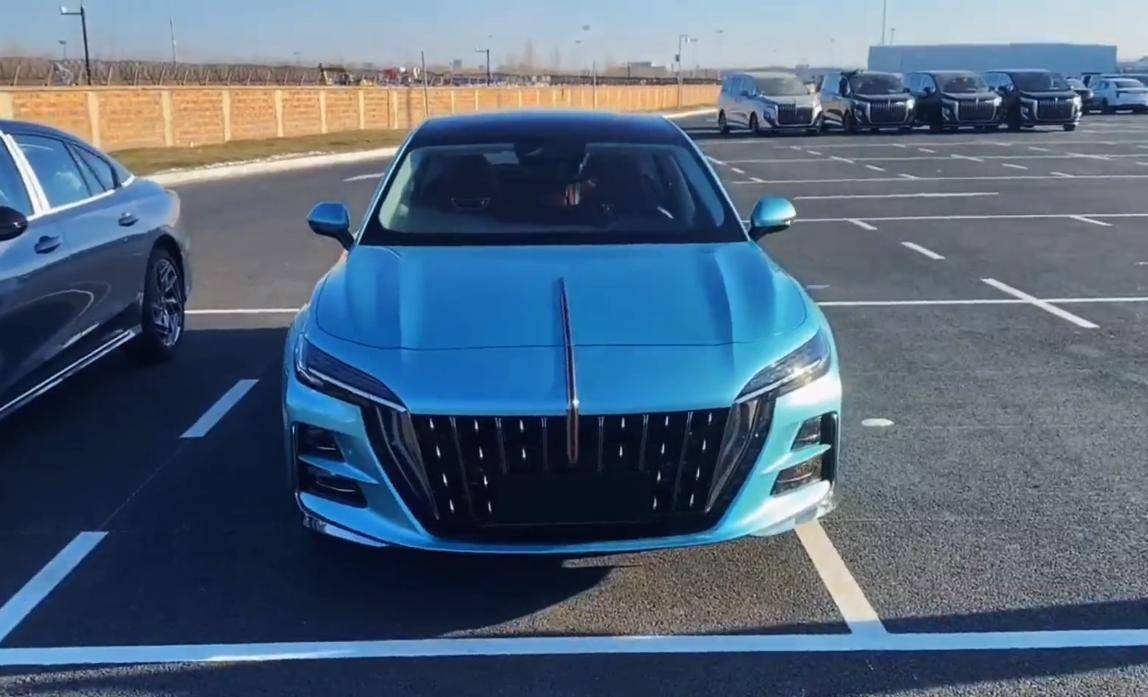 首批"顶配"红旗h6进店,动感蓝色漆面 轿跑套件,竞争力很强大_搜狐汽车