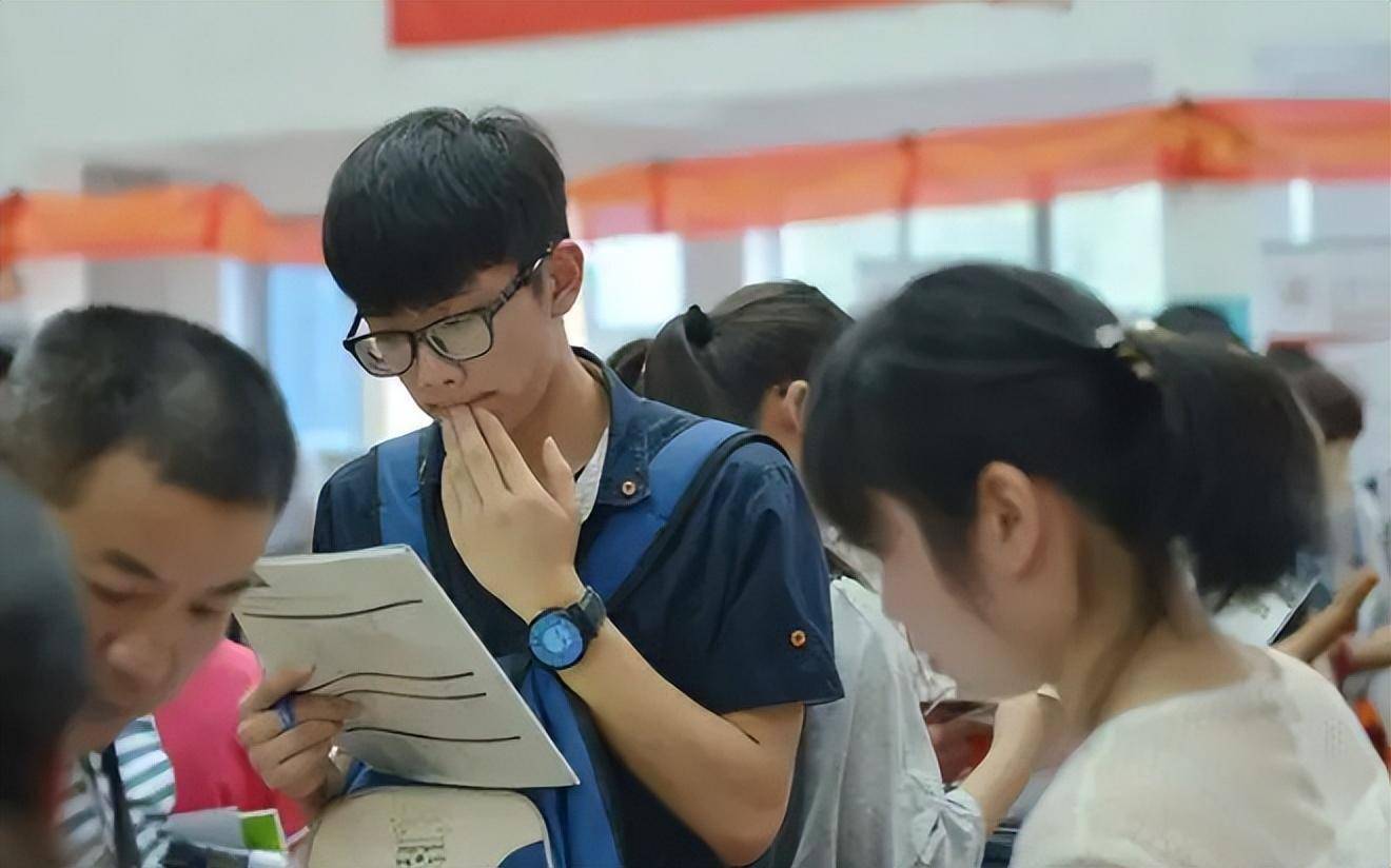 高考没有"一二三本"之分,但本科文凭存在7大等级,认真就输了_就业