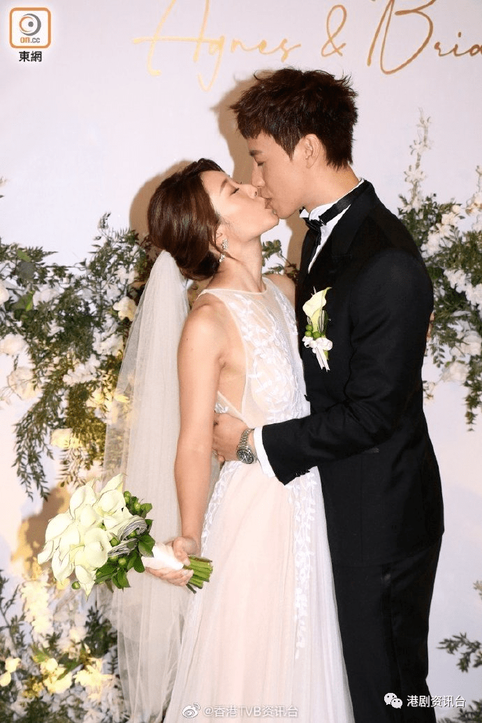 一对新人邀得许家杰,罗天宇,周志文及周志康等担任戥穿石,邝洁楹则出