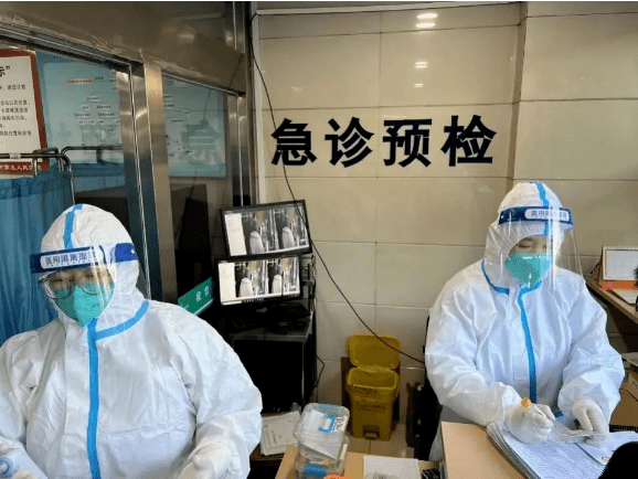 【焦点】上海一医院急诊室医护感染过半，医疗能承受住吗?？“幸好，最严重的时期快过去了”：“阳康”们在返岗中！