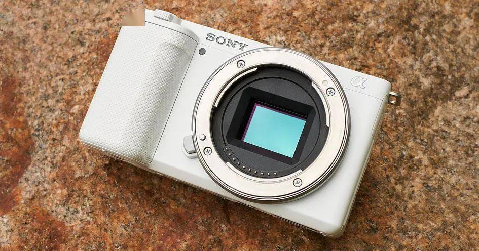 索尼ZV-E10微单相机与3支原厂超广角镜头的选择_手机搜狐网
