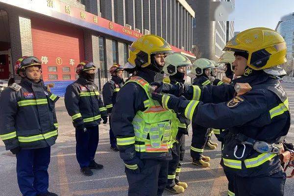 西城消防 开展汽车模仿火灾想定功课练习训练