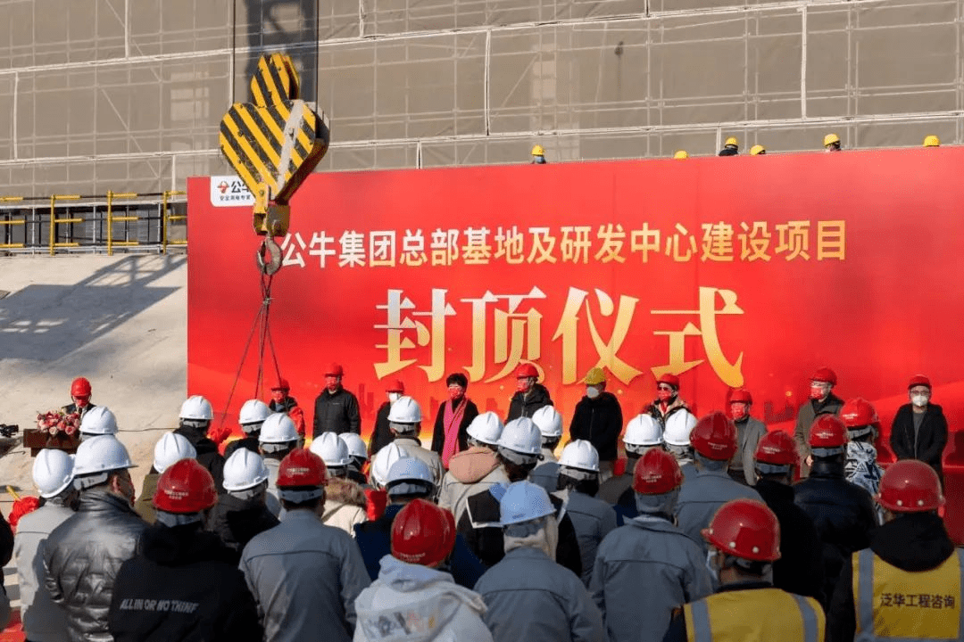 研发和技术管理中心负责人申会员,副总裁兼转换器事业部总经理谢维伟