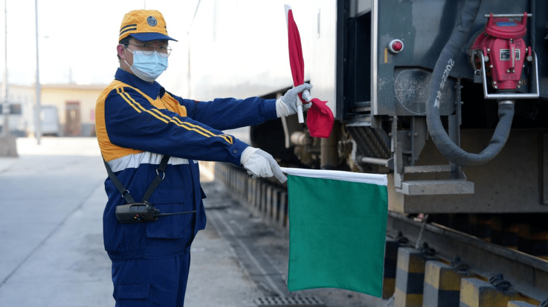 指挥火车运行,铁路也有"交警"?_视觉信号_含义_绿色