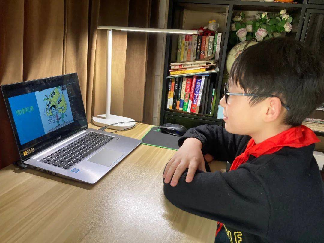 凝视心中的风筝——记焦东路小学心理健康教师王福利_生活_换位_情绪