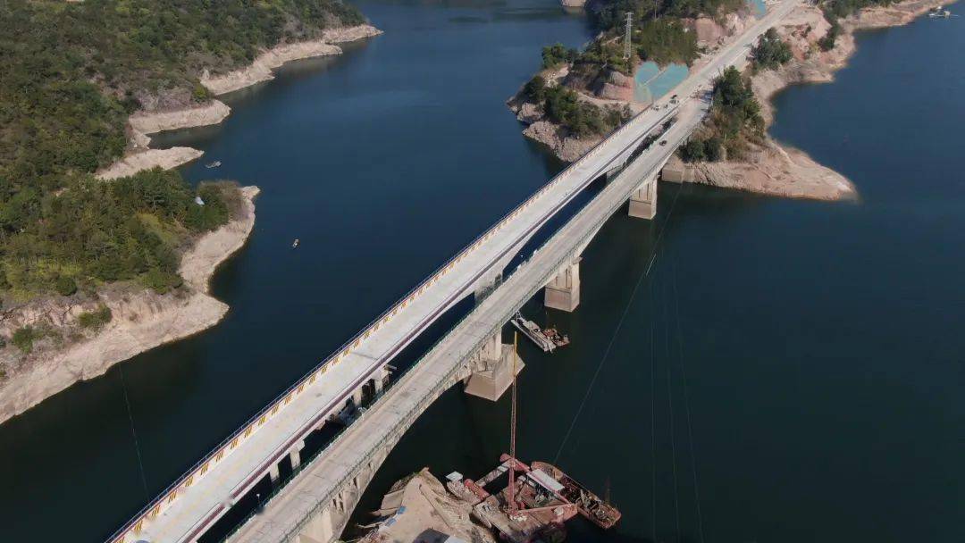 河源这座大桥跨越枫树坝水库_龙江_龙川_工程