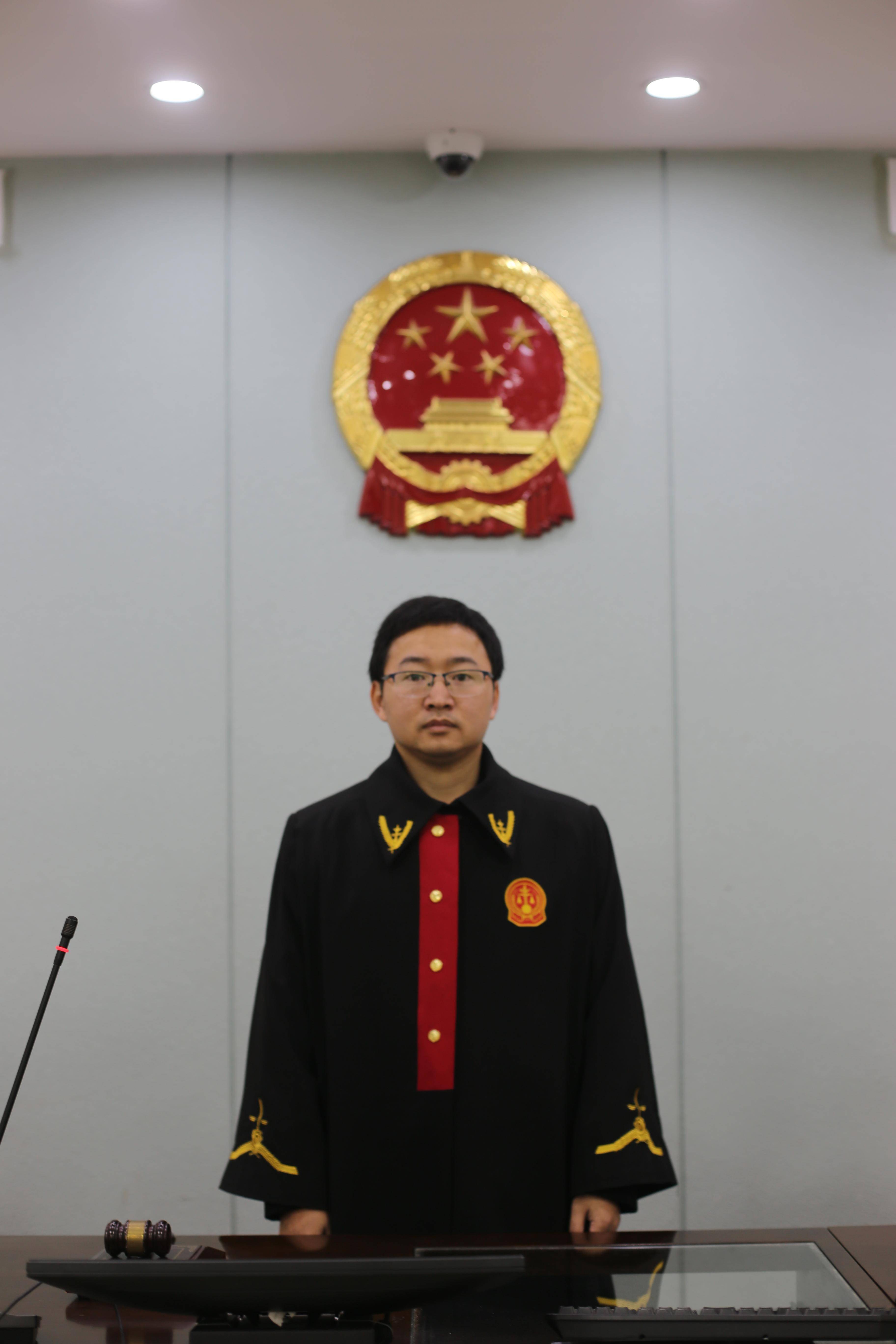 法者|有"心机"的执行法官秦海,专业对付"躺平摆烂"_健身房_工作_疫情