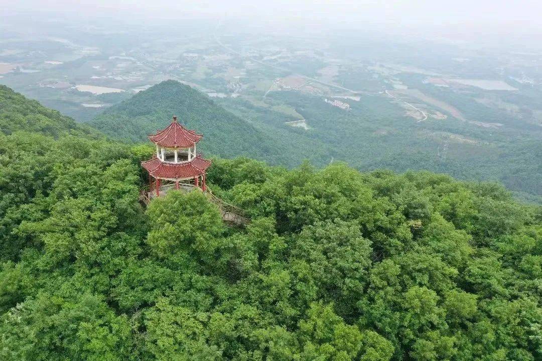 太湖山景區凌家灘國家考古遺址公園位於安徽省馬鞍山市含山縣銅閘鎮長