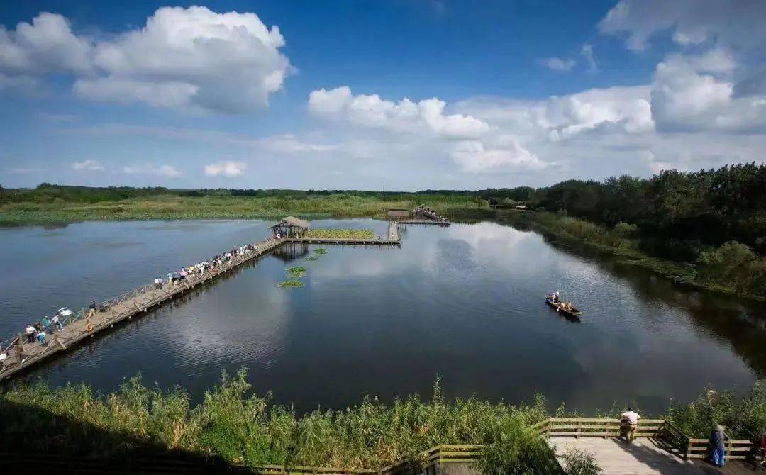 國家aaaa級鳳城河風旅遊風景區,融自然景觀和人文特色於一體,吸引著