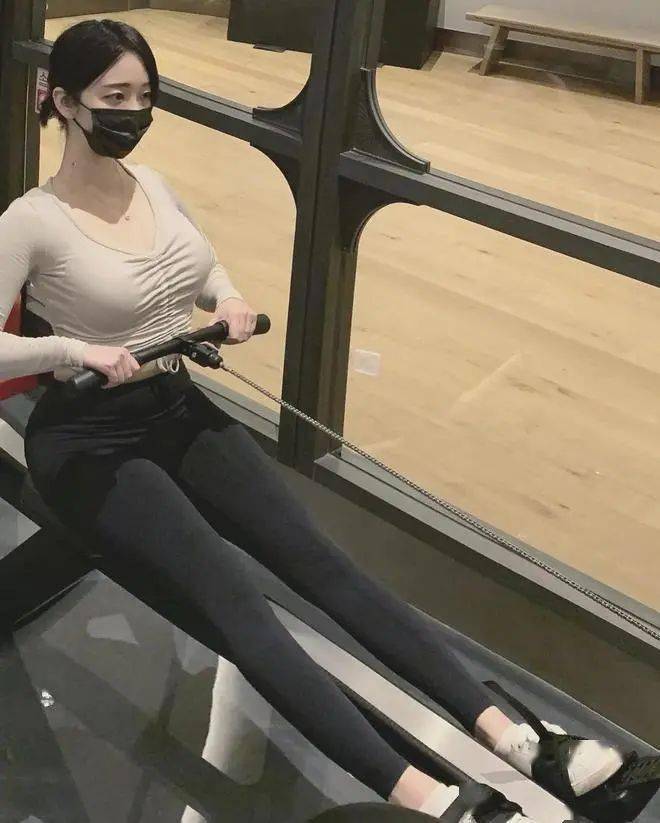 如今amourfor已经完全懂得"体重≠身材"的道理!