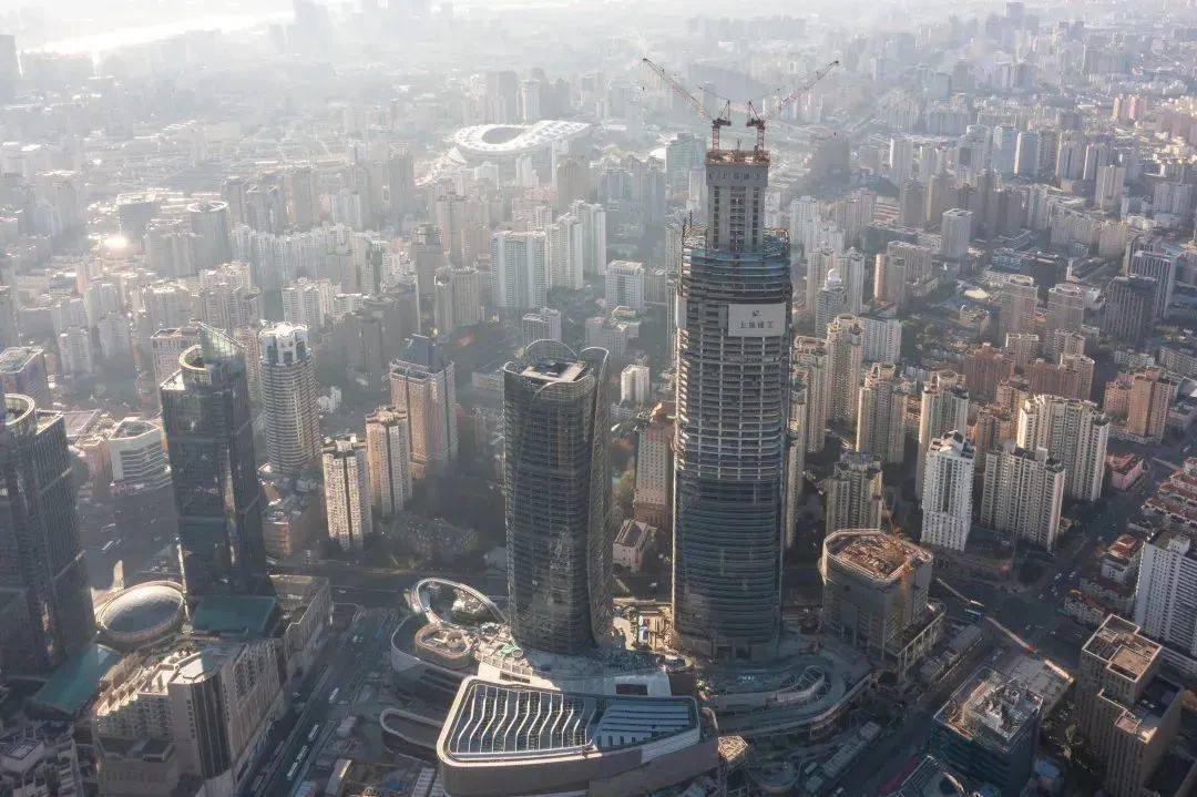 徐家汇中心itc项目,近日迎来工程里程碑节点,其在建中的t2塔楼核心筒