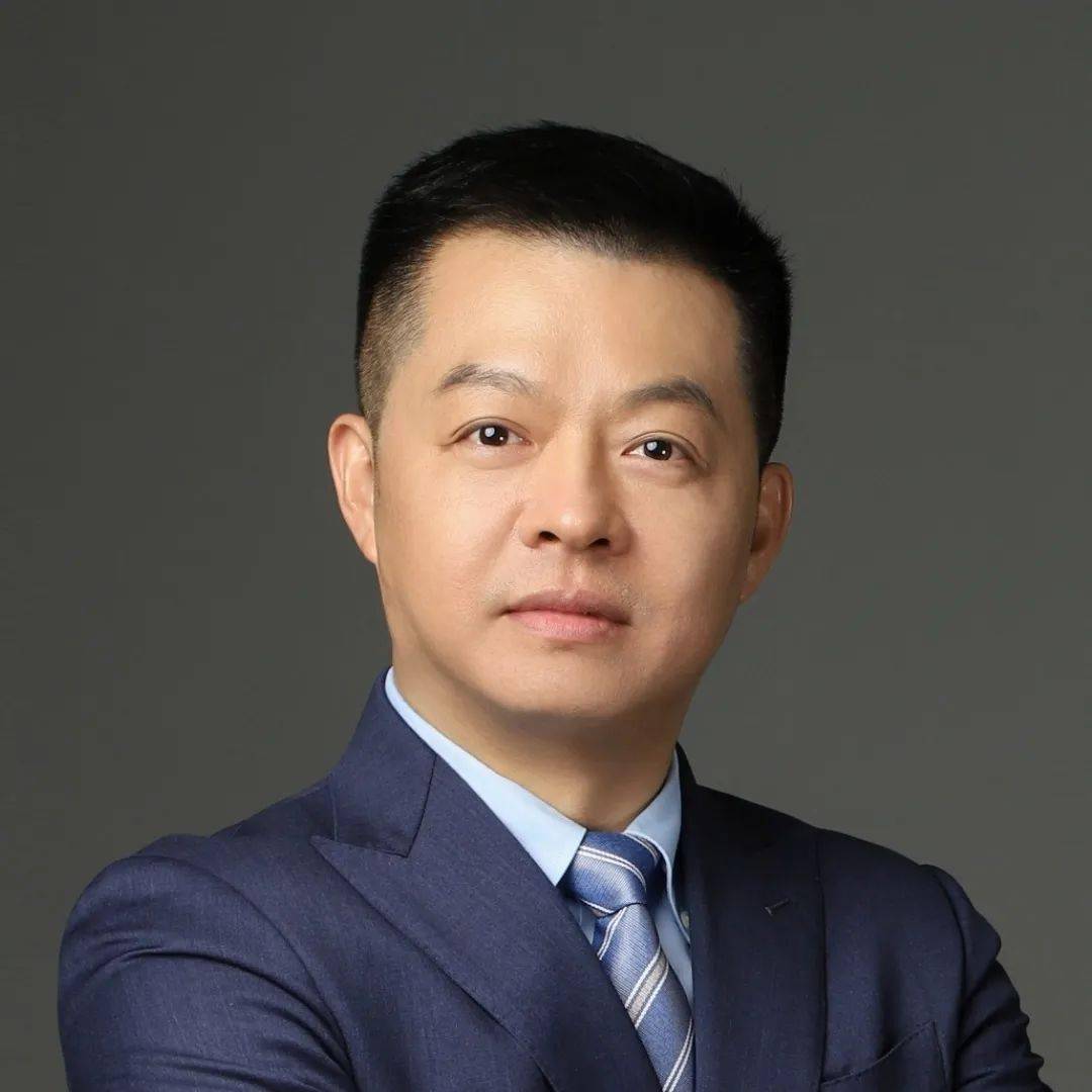 李跃昆,北京校友会副会长吕峰分别代表"助力招生宣传优秀单位"发言