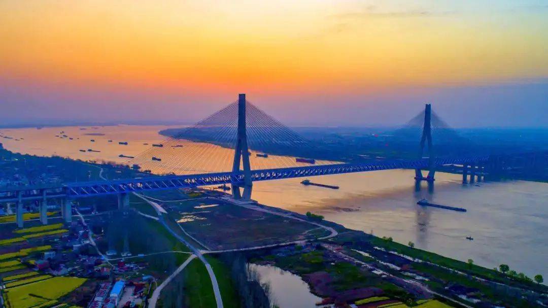 油画《皖江第一桥》再现 天堑变通途_大桥_画面_铜陵