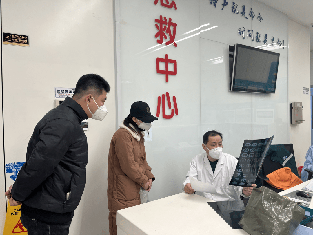 【致敬一线战疫者】淄博市妇幼保健院：忙碌不停的“跨年夜” 攻坚克难的急诊人